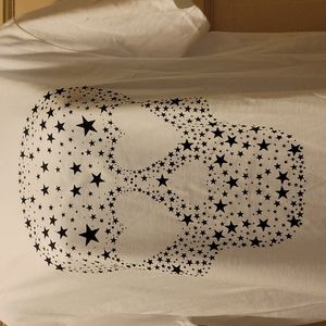 NWT star skull tshirt